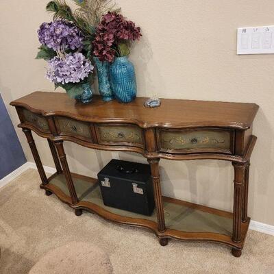 vintage entrance table, very good condition