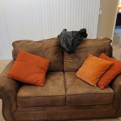 this is the matching loveseat for the sofa