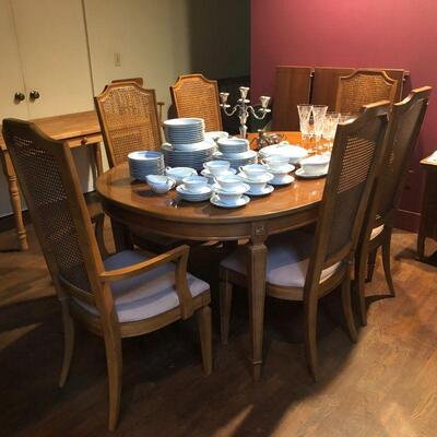 Dining Table and 6 Chairs (comes with 3 leaves and protective table top pads.)