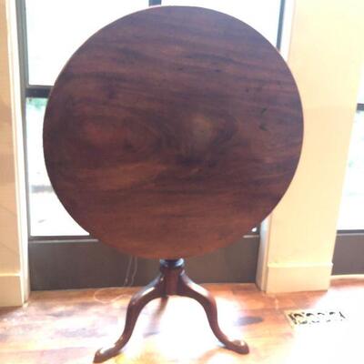 Antique Round Tilt Top Table