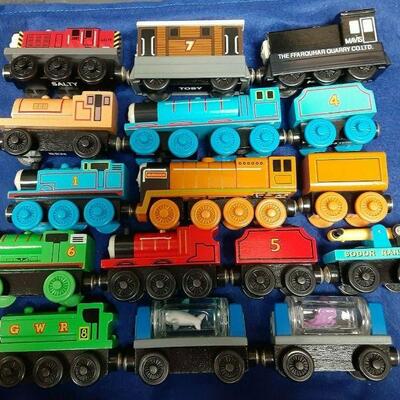 https://www.ebay.com/itm/115137917723	HS3007 VINTAGE LOT OF 16 WOODEN THOMAS THE TRAIN & FRIENDS TRAINS,TENDERS, CARS 		Auction
