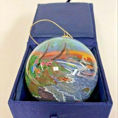 https://www.ebay.com/itm/125060380190	TU1007  CHRISTMAS ORNAMENT KONA BAY BY ROBERT THOMAS DESIGN 		 BIN 	 $19.99 
