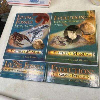 https://www.ebay.com/itm/125043075361	HS8028 Carl Werner Living Fossils & Evolution the Grand Experiment: Stundent and Teacher		Offer...