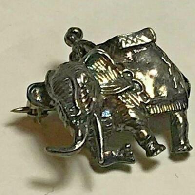 https://www.ebay.com/itm/124955399304	NC167 VINTAGE STERLING SILVER ELEPHANT PIN		 BIN 	 $19.99 
