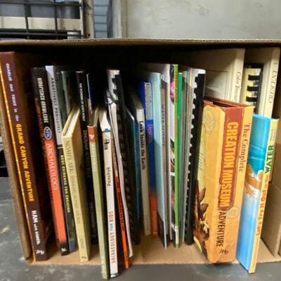 https://www.ebay.com/itm/115150974283	HS7039 Home School Book Box Lot - Local Pickup - Assorted Science Books Rocks, A	$19.99 	 BIN 
