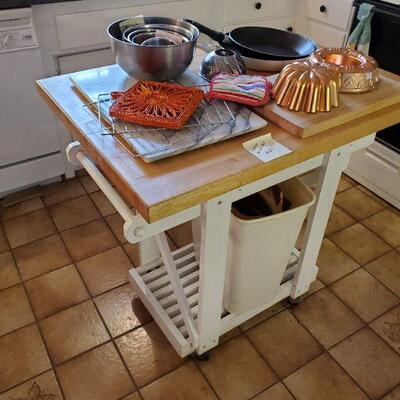 Rolling kitchen island