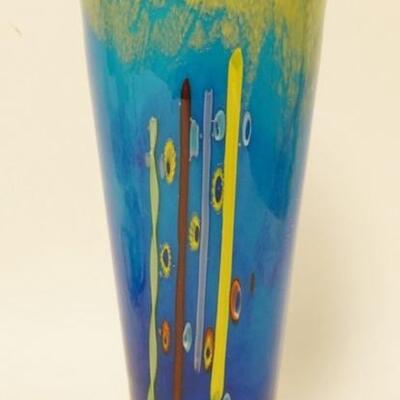 1095	MODERN ART GLASS VASE, INTERNALLY DECORATED, 11 3/8 IN HIGH
