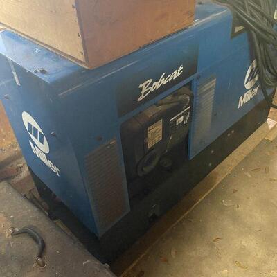 bob cat 225 welder with 8000 watt generation