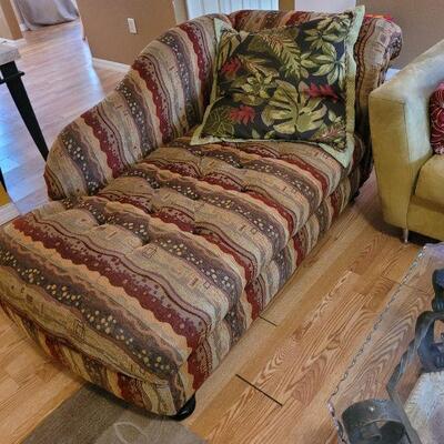 divan in very good condition, has other pieces that match