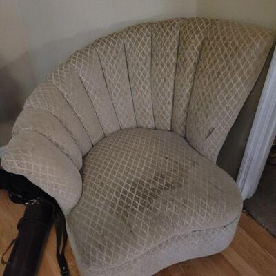 this is one of two, fan chairs very good condition, nor stains or tears