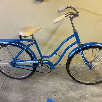 Vintage JC Higgins girls Bike ( Has been repainted)