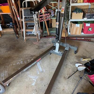 1 Ton Engine Hoist - looks brand new 