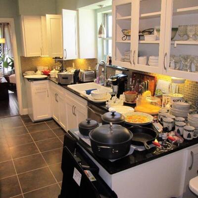Lots of goodies in the kitchen including a Kitchen Aid - Proline Series.  Featured are - Bormioli, Tefal, Cuisinart, Keurig, La Creuset,...