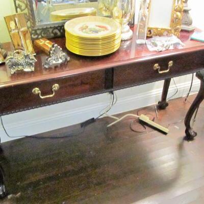 Thomasville Chippendale sofa/foyer table