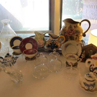 A beautiful collection of fine porcelain, crystal & china collectibles. Some Waterford crystal