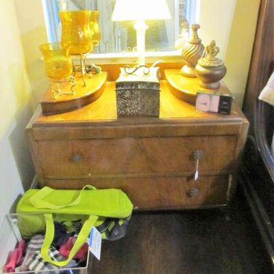Antique art deco dresser w/ detached mirror
