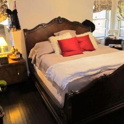 Stunning high-quality master suite sleigh bed in mahogany w/ mattress set.