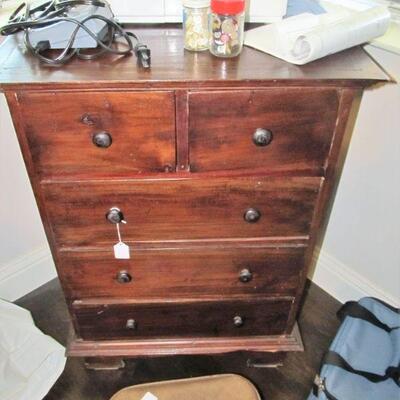Antique small chest of drawers - cute!
