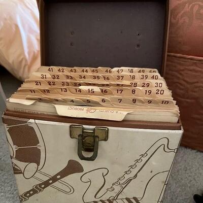 Record case with 50â€™s&60â€™s 45 rpms