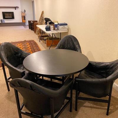 Poker table 