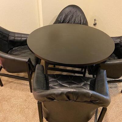 Poker table 