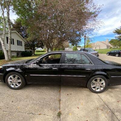 2009 Cadillac DTS. VIN 1G6KD57949U10809. Mileage 84,796
Auction Estimate $5,500-$8,000