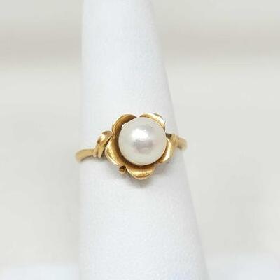 754 â€¢ 18k Gold Blossoming Pearl Ring, 2.8g: Weighs Approx 2.8g Ring Size 6.

