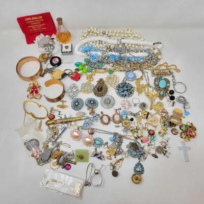 #1258 â€¢ Costume Jewelry: Includes Necklaces, Rings, Earrings, Pendants, Pins, Keychains and More!.