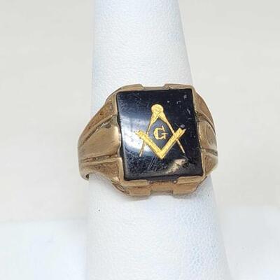 #856 â€¢ 10k Gold Black Onyx Mosonic Ring, 6.4g
 ring size 8.5. 