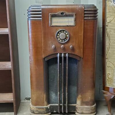 4014: Vintage Radio Console Height: 39