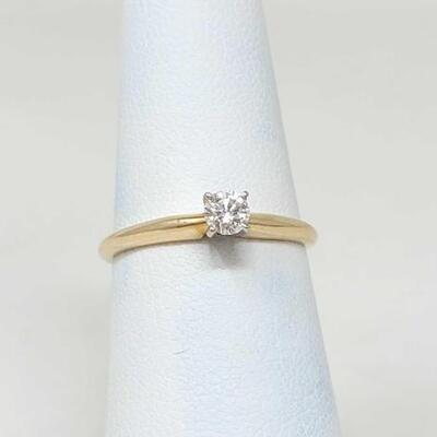 #800 â€¢ 14kp Stunning Diamond Ring, 1.6g
 approx size 6. 