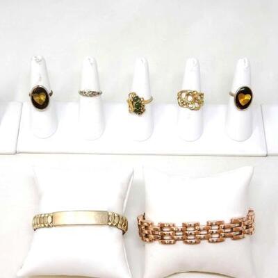 #1250 â€¢ Costume Jewelery 7 Rings and 2 Chain Bracelets Ring Sizes: (3) 6.5 , (2) 7.5, (1) 7 , (1) 8