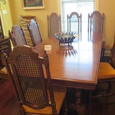 Thomasville Dining Room Table & Chairs $850
