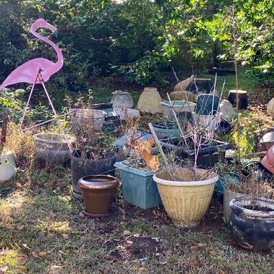 Plant pots, flamingo yard decor