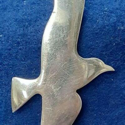 https://www.ebay.com/itm/115123950053	LAN3409 VINTAGE STERLING SILVER SEA GULL PIN BROOCH ( 7 GRAMS )...