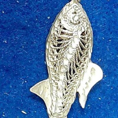https://www.ebay.com/itm/115120675307	LAN3377 VINTAGE STERLING SILVER FISH CHAIN FAB 		 BIN 	 $19.99 
