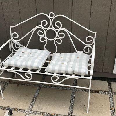 https://www.ebay.com/itm/115119564645	LV7003 Heavy Wrought Iron Metal Outdoor Bench Local Pickup		 Offer 	 $199.99 
