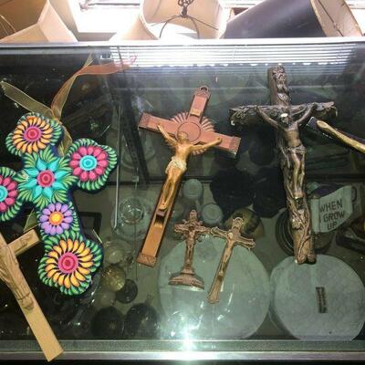 https://www.ebay.com/itm/124977506915	F1610003 Lot of Crucifixes		 BIN 	 $19.99 
