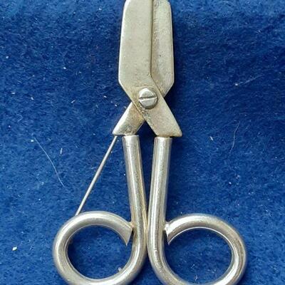 https://www.ebay.com/itm/125031901925	LAN3426A VINTAGE STERLING SILVER SCISSERS PIN BROOCH (17.4 GRAMS)...