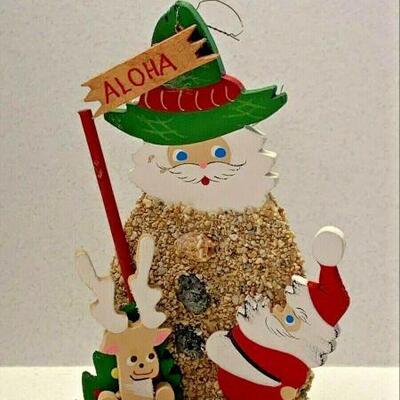 https://www.ebay.com/itm/125005546126	NC522 VINTAGE EMGEE CORP HAWAII CHRISTMAS ORNAMENT SANTA SNOWMAN IN SAND 		BIN	 $49.99 
