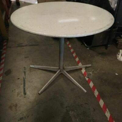 https://www.ebay.com/itm/115068638556	F00001 Round White Metal Patio Table 27.5' x 35.5'		 BIN 	 $19.99 

