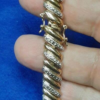 https://www.ebay.com/itm/125036837344	LAN3447 VINTAGE 7 INCH STERLING SILVER GOLD PLATED BRACELET (21 GRAMS)		BIN	 $39.99 
