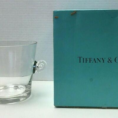 https://www.ebay.com/itm/115068650074	NC354 TIFFANY & CO GLASS ICE BUCKET WITH BLUE BOX 		 BIN 	 $39.99 
