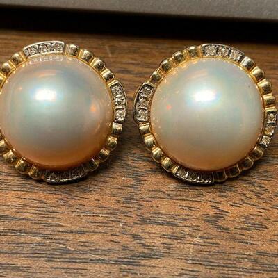 https://www.ebay.com/itm/124977506902	LRM4042 14 KT 585 White Pearl Center Stone Pierced Earrings 		 Offer 	 $369.99 
