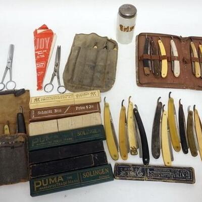 1285	LARGE LOT OF STRAIGHT RAZORS & BARBER RELATED ITEMS
