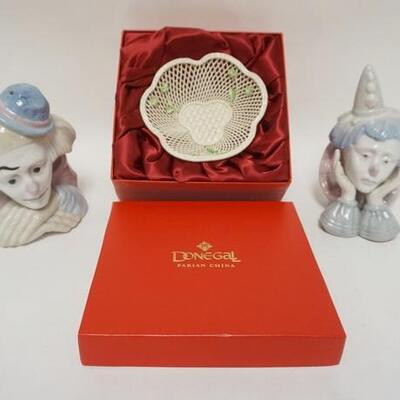 1142	DONEGAL PARIAN CHINA LATTICE BOWL IN ORIGINAL BOX PLUS 2 PORCELAIN CLOWN HEADS, BOWL IS SIGNED NO. 77, 1998, CW, 5 1/2 IN
