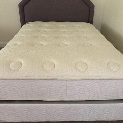 4 full size bed set and 1 queen size bed set
