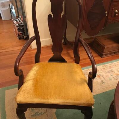 set of 6 chairs $595