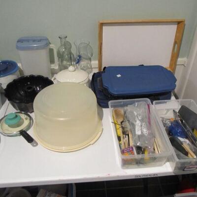 Lots of bakeware, glassware & other kitchen items