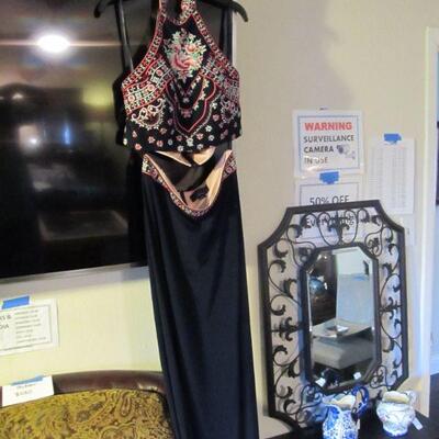Beautiful 2 pc. embroidered evening dress by Blondie Nites. (size 11)
